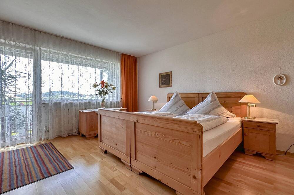 Ganze Wohnung, Ruhige Ferienwohnung mit Balkon und Terrasse in Röhrnbach, Ostbayern
