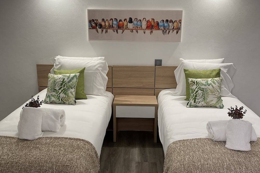 Large 3 Bedroom Farmhouse With Private Jacuzzi 5 Minutes From Zambujeira do Mar  in Zambujeira do Mar, Costa Alentejana