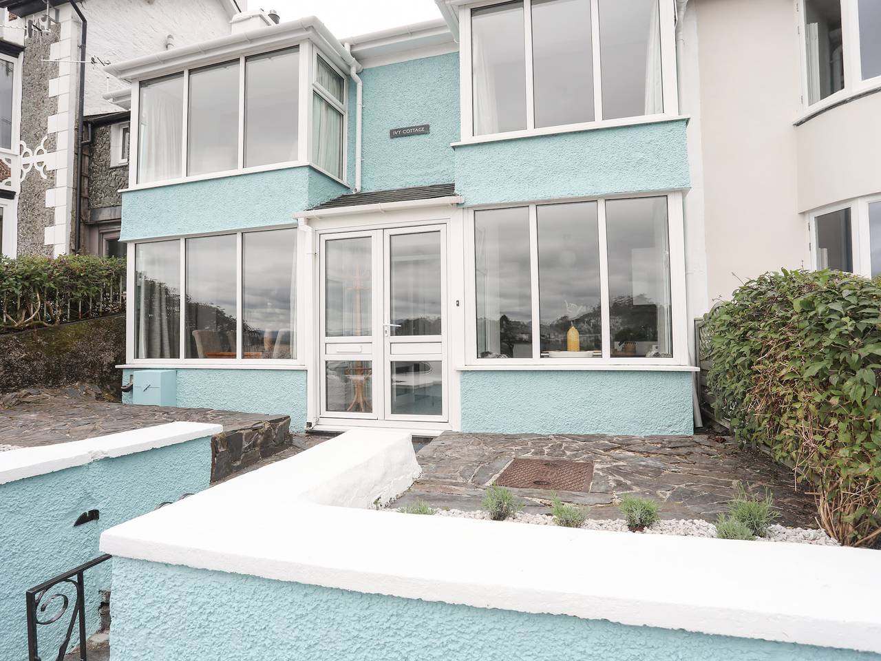 Ivy Cottage in Borth-y-Gest, Snowdonia