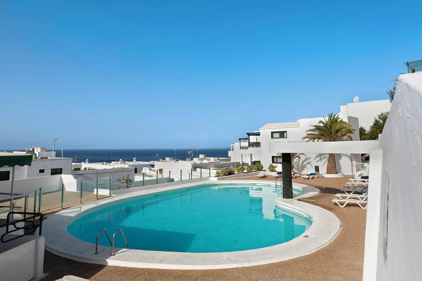 Entire apartment, Vacation Home Portonovo Relax - Puerto del Carmen with Sea View, Shared Pool & Wi-Fi in Puerto del Carmen, Tías