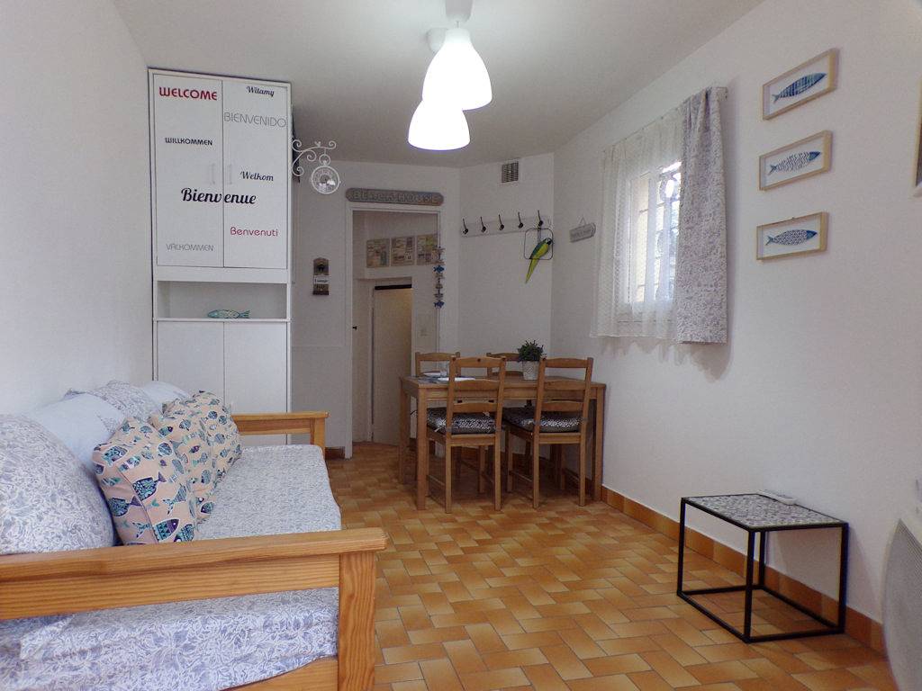 Appartement entier, Studio.Situation idéale.Port à 50m,plages 250m, Marseille à 20 km in Cassis, Parc national des Calanques