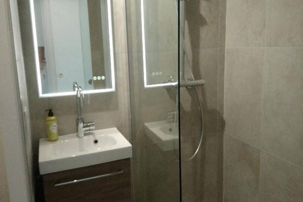 Entire apartment, Refurbished studio with garden and patio in the Cap Esterel holiday village in Agay, Saint-Raphaël