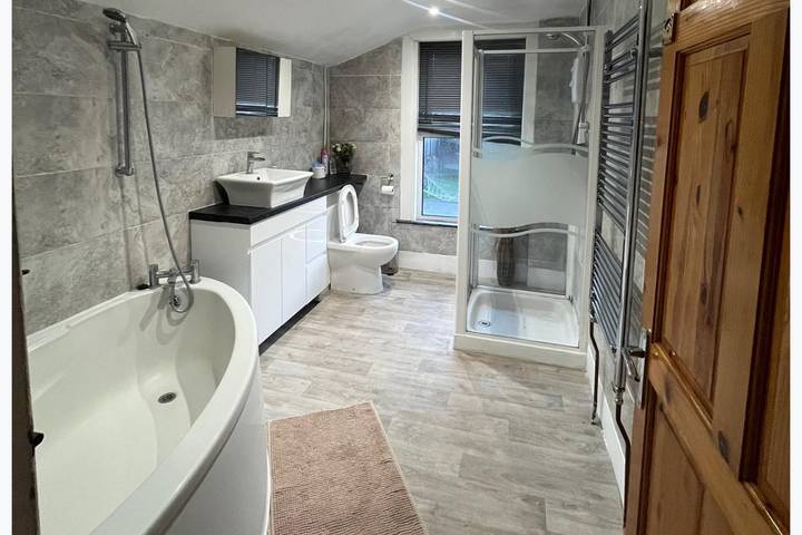 3 Bed House Sleeps 6 -Enclosed Garden-Free Parking in Botany Bay, Kent