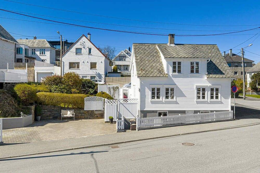 Charming and centrally located detached house by the marina. 3 bedroom, Ev charg in Haugesund