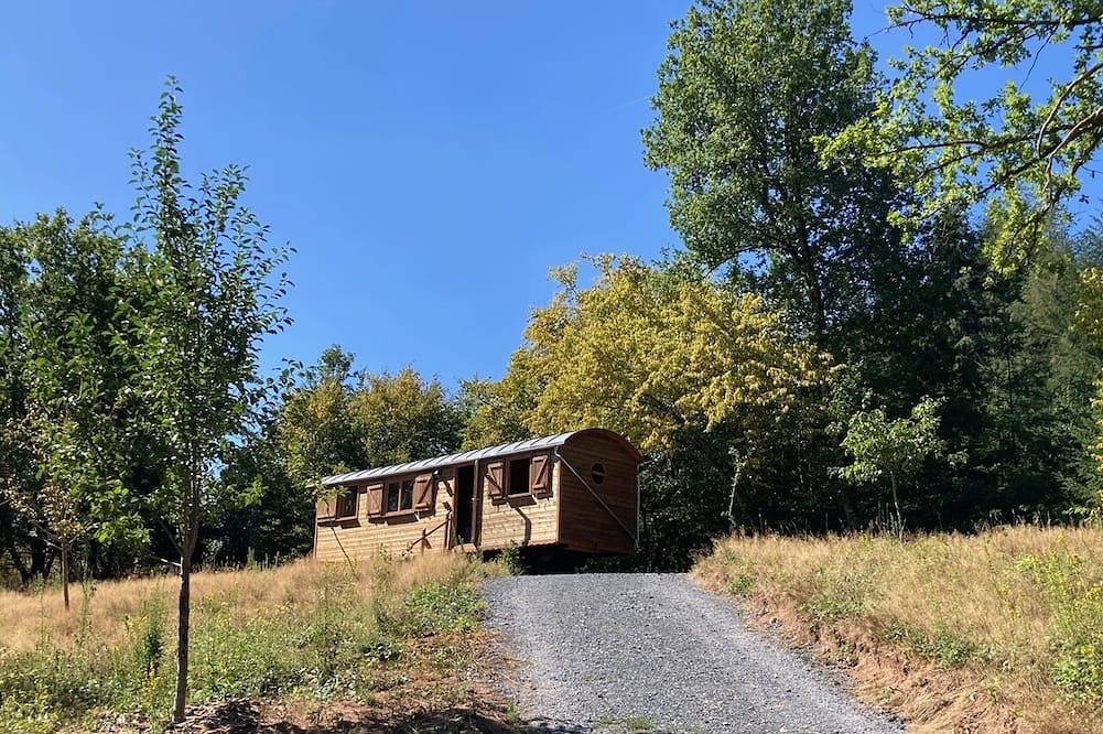 Morvan-style caravan in Dun-les-Places, Naturpark Morvan