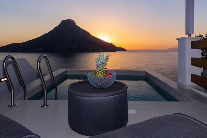 Villa für 6 Personen, mit Ausblick und Pool sowie Terrasse - 1