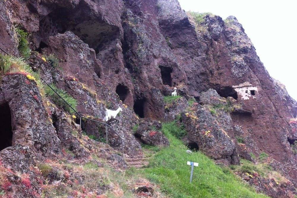 La Chambre Du Templier in Murol, Parc naturel régional des Volcans d'Auvergne