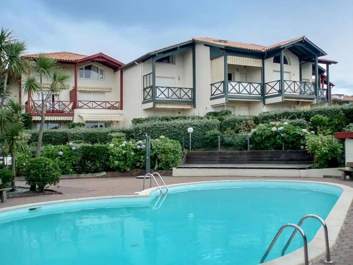 Gîte pour 5 personnes, avec Terrasse ainsi que Piscine et Vue dans Plage La Milady