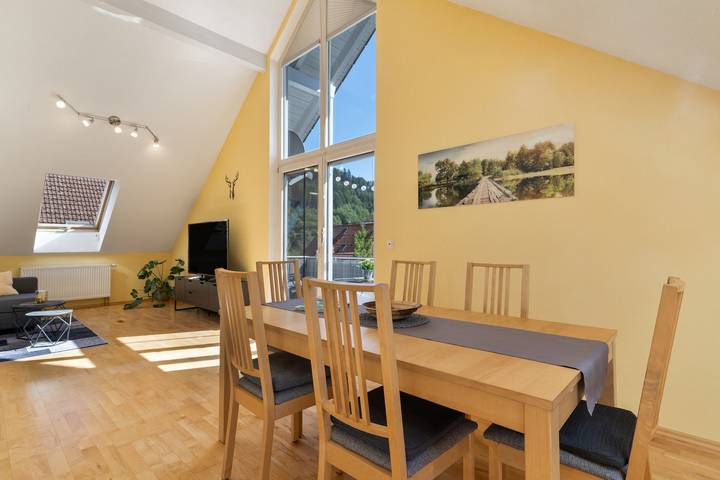 Entire apartment, Apartment 'Haus Schlössleblick' with Mountain View, Balcony and Wi-Fi in Oberwolfach, Kinzig Valley