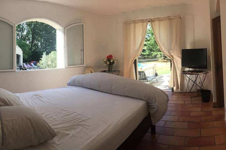 Location de vacances pour 10 personnes, avec jardin et jacuzzi à Saint-Geniès-de-Malgoirès - 2