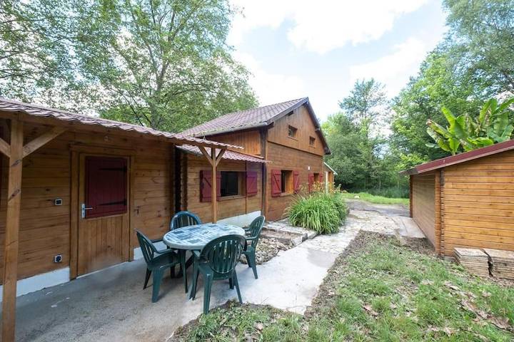Gîte pour 6 personnes, avec terrasse et jardin à Saint-Laurent-sur-Manoire