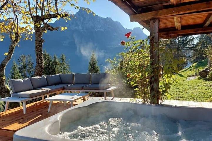Chalet für 14 Personen, mit Garten und Whirlpool sowie Balkon - 1