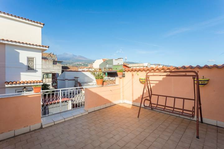 Apartamento entero, Apartamento 'A Casa Mia' con Vista a la Montaña, Terraza Privada y Aire Acondicionado in Riposto, Provincia de Catania