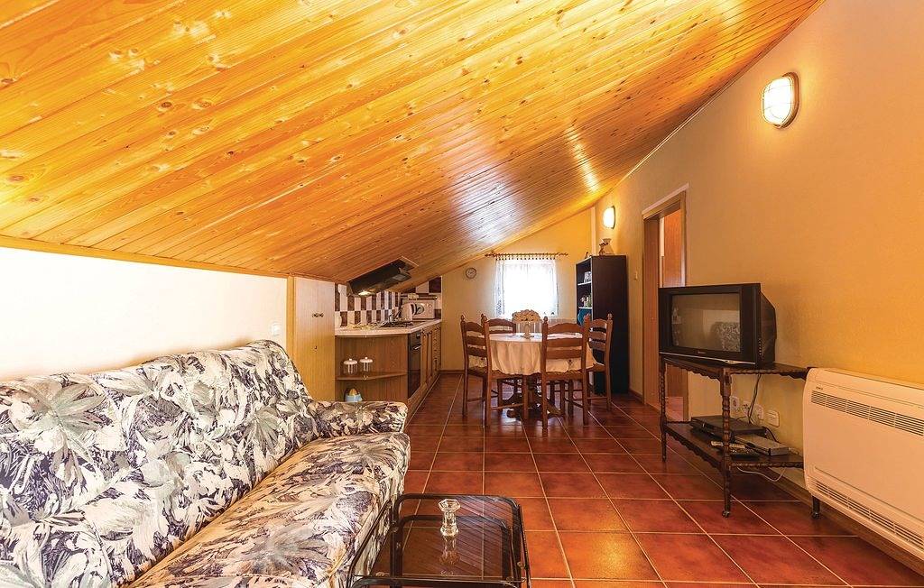 Ganze Wohnung, 2-Zimmer-Ferienwohnung mit Terrasse und Meerblick Novi Vinodolski A-15946-b in Novi Vinodolski, Primorje-Gorski Kotar