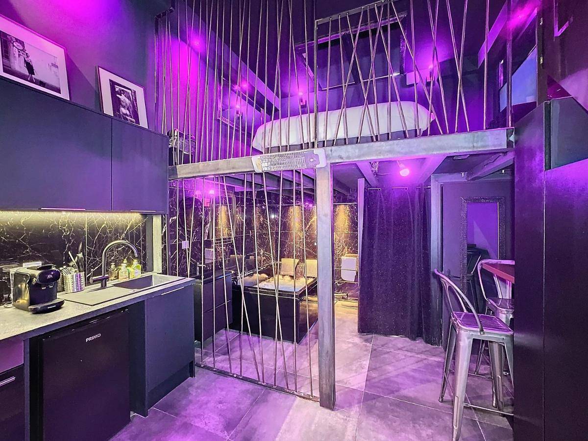 Appartement entier, Love Room - Dayan 1 in Villeurbanne, Lyon et ses environs