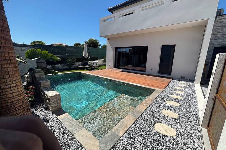 Villa pour 8 personnes, avec jacuzzi ainsi que jardin et balcon