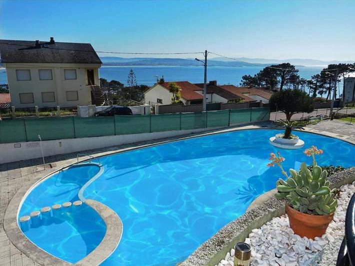 Apartamento para 8 personas, con vistas además de piscina y jardín en San Vicente do Mar