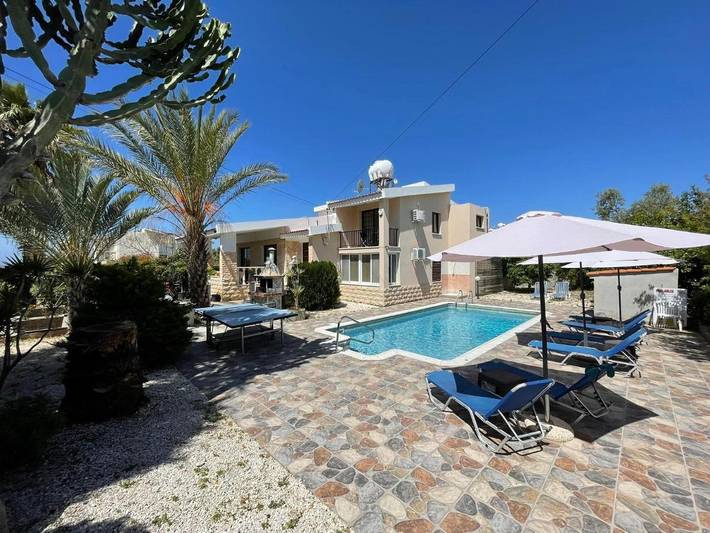 Casa de vacaciones para 12 personas, con Balcón y Terraza además de Jardín y Piscina en Peyia
