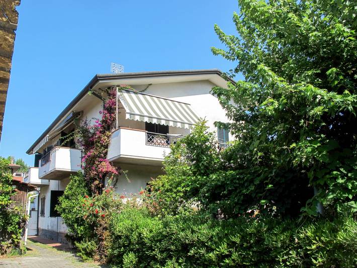 Appartamento per 5 persone, con Balcone e Giardino a Marina di Massa