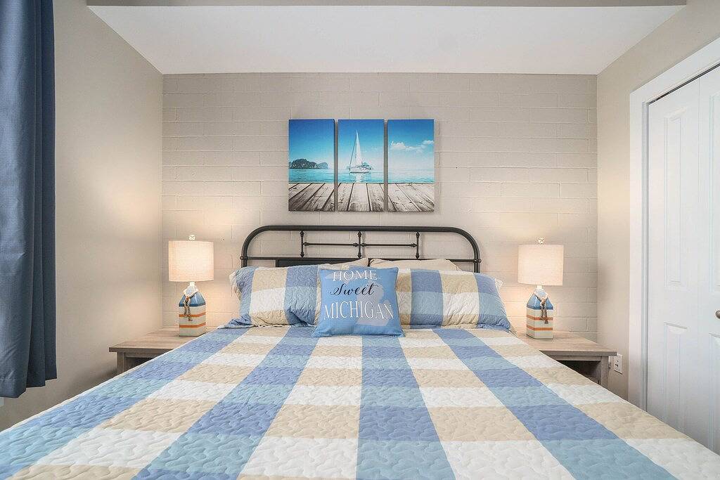 Ganze Wohnung, Downtown Waterview Condo at Edgewater in Manistee, Manistee County