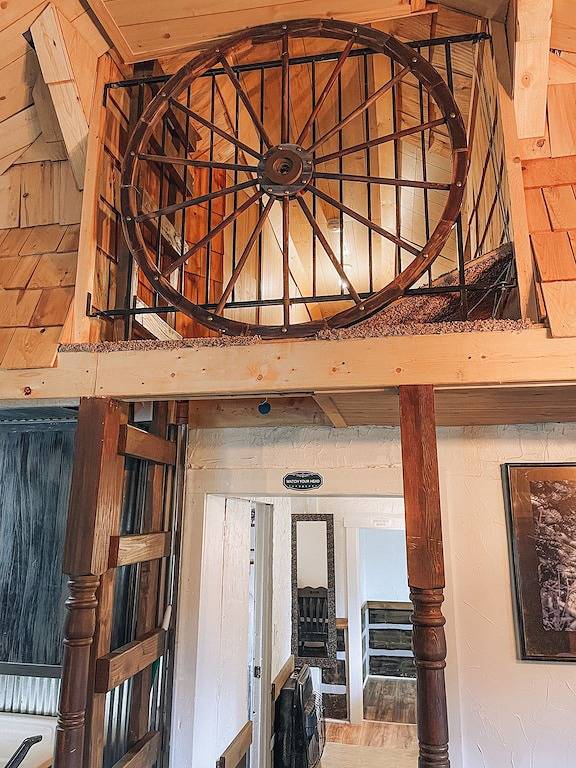 Wolf's Cabin Near Historic Downtown Noblesville in Noblesville, Hamilton County