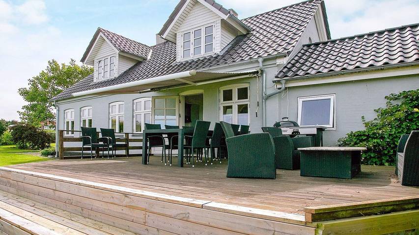 Ferieudlejning for 10 personer, med jacuzzi i Middelfart