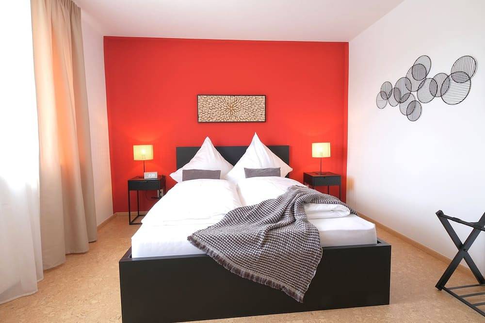Ganze Wohnung, Helle Ferienwohnung (105qm) mit großer Küche und Parkplatz in Sinzing, Ostbayern
