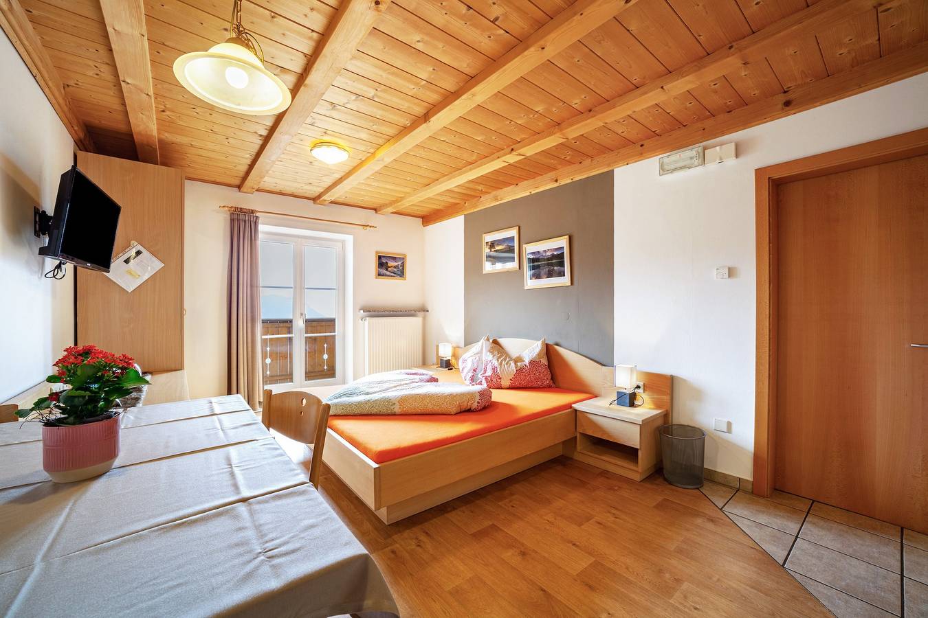 Appartamento intero, Appartamento "Lingerhof - Alpenrose" con vista sulle montagne, giardino in comune e Wi-Fi in Meltina, Alpi Sarentine