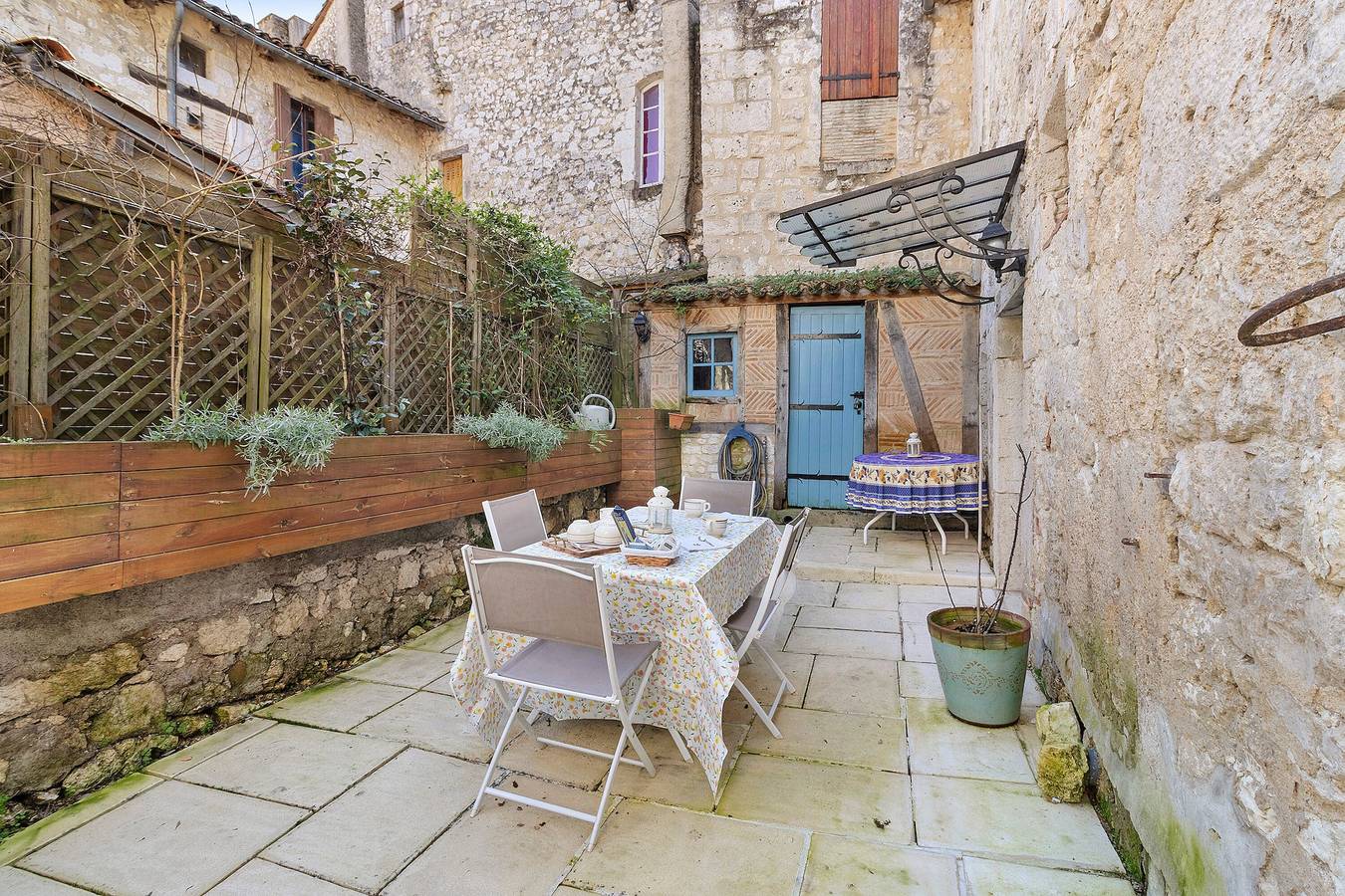 Superb Medieval Stone Villa in the Heart of Issigeac in Issigeac, Périgord Pourpre