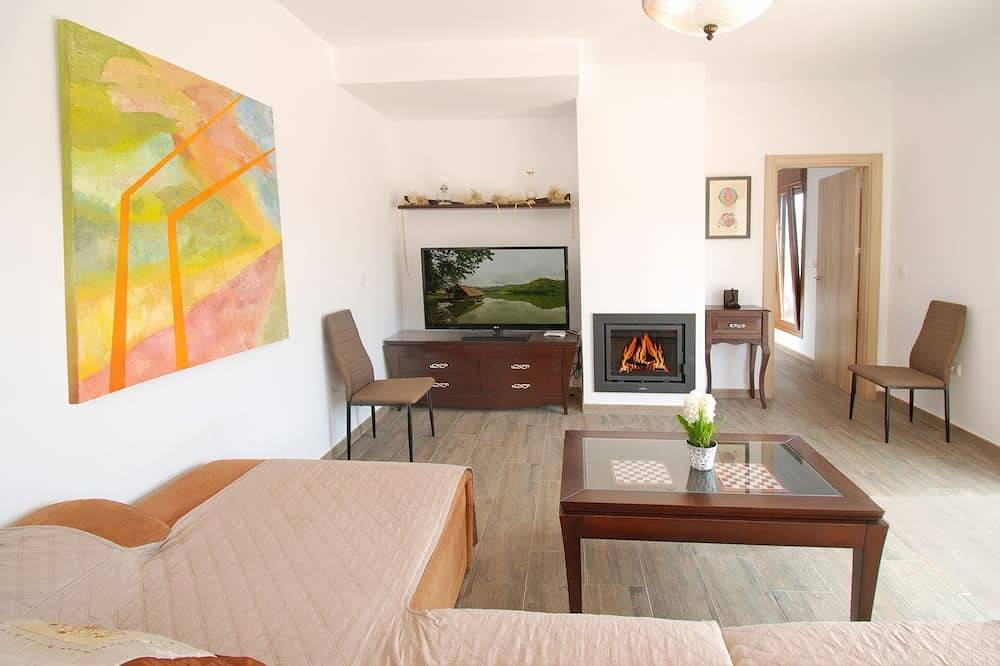 Villa 8P-15 Km De La Playa-Piscina-Patio-Cocina De Verano-Mascotas-Privacidad in Benamocarra, Costa del Sol