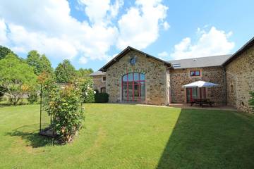 Gîte pour 14 Personnes dans Saint-Priest-Taurion, Nouvelle-Aquitaine, Photo 3