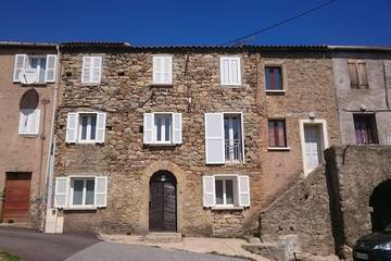 Gîte pour 4 personnes, avec terrasse et jardin à Albertacce
