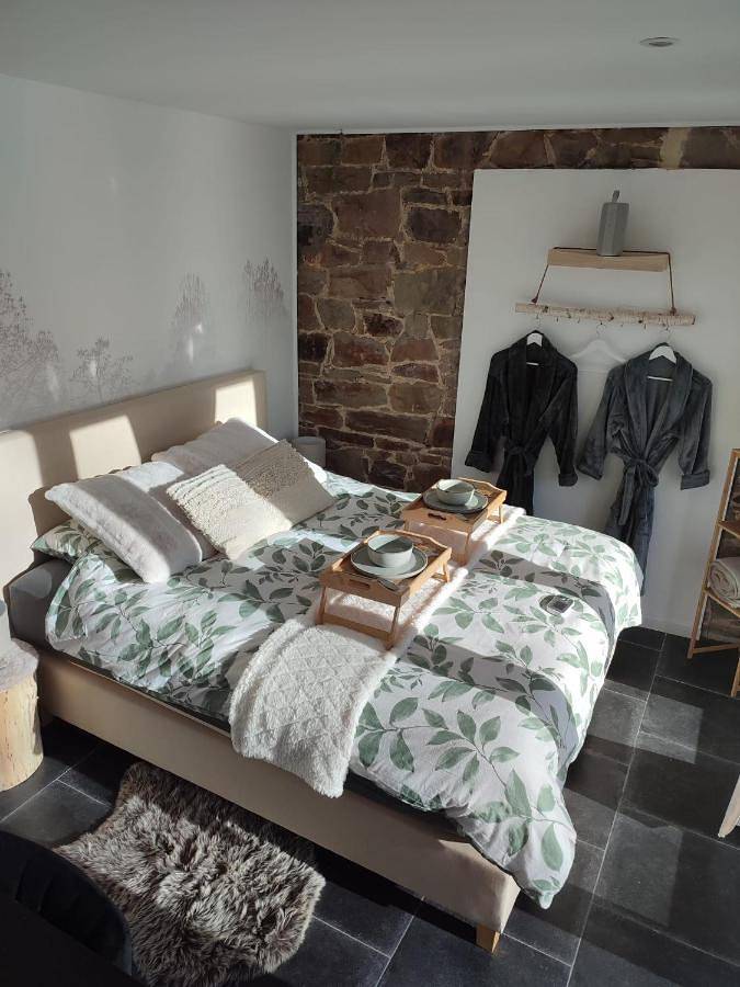 Appartement de vacances pour 2 personnes, avec vue et sauna ainsi que piscine et jardin, animaux acceptés