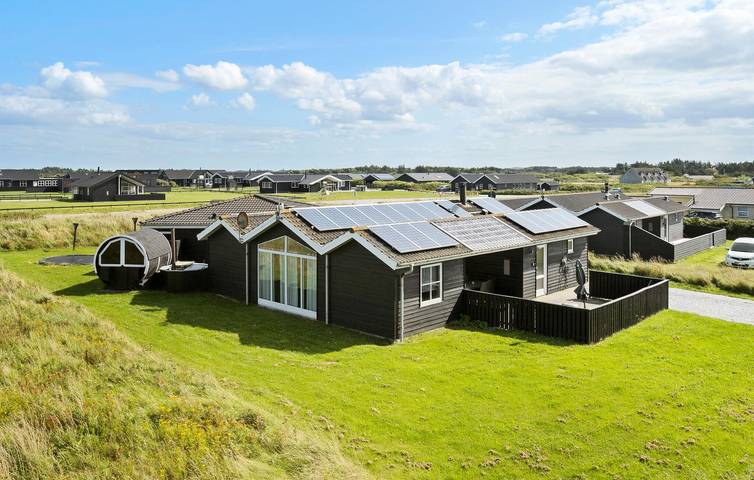 Ferienhaus für 14 Personen, mit Terrasse und Garten sowie Sauna in Løkken