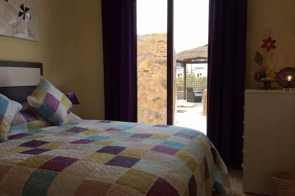 Schöne freistehende 3-Bett-Villa, beheizter Pool und Whirlpool, Wlan, Sky-Tv, Grill in Playas de Vera, Vera