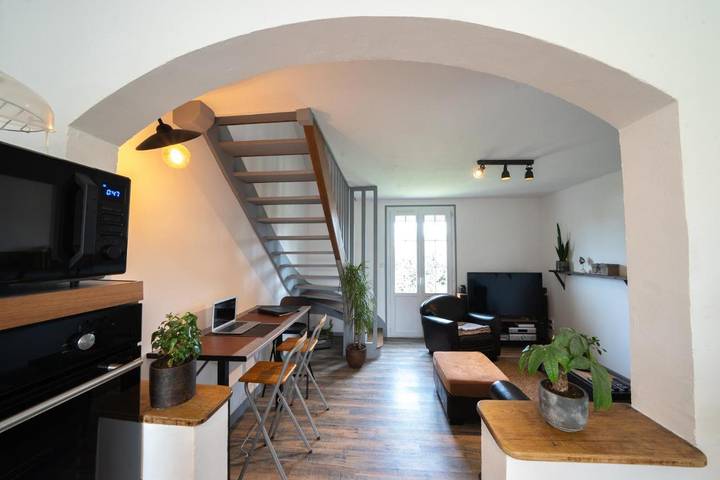 Gîte pour 4 personnes, avec jardin à Éterville