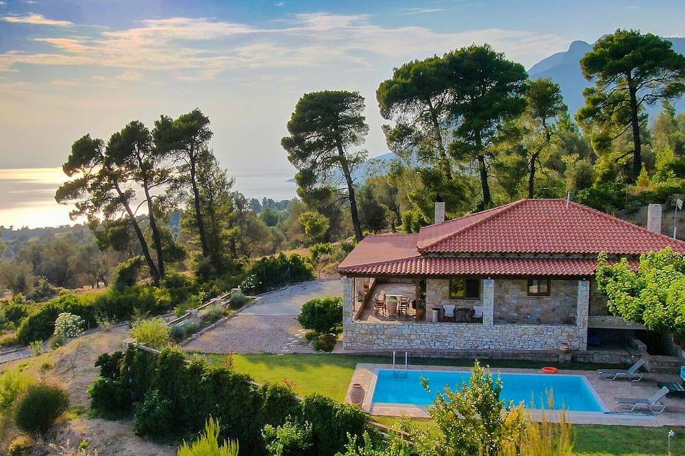 Leben Sie Ihr Märchen Mitten Im Wald Mit Einem Grossen Blick Auf Das Meer in Euböa