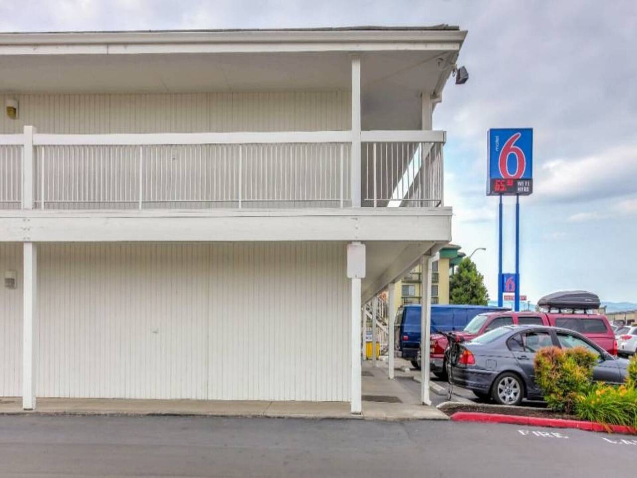 1 Full Bed | Ada/Ri Shower in Medford, Oregon
