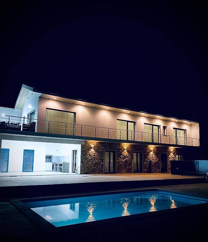 Location de vacances pour 8 personnes, avec vue ainsi que piscine et jardin dans Santiago da Guarda - 2