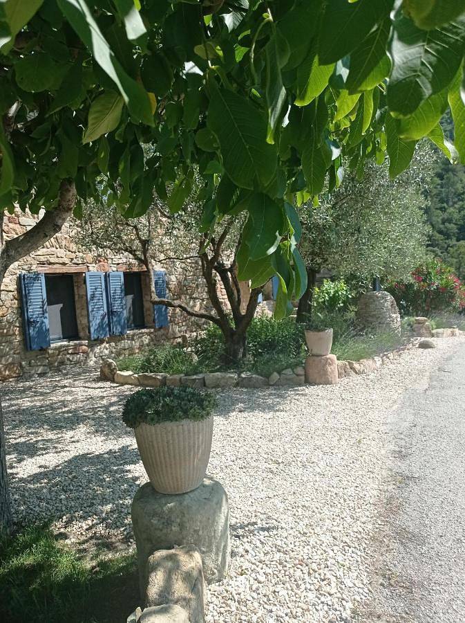 Location de vacances pour 4 personnes, avec vue ainsi que jardin et piscine à Aubres - 2