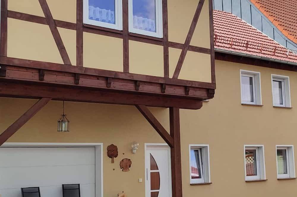 Ganze Wohnung, Moderne Ferienwohnung (40m2) mit Kaminofen in Kaltenwestheim, Biosphärenreservat Rhön