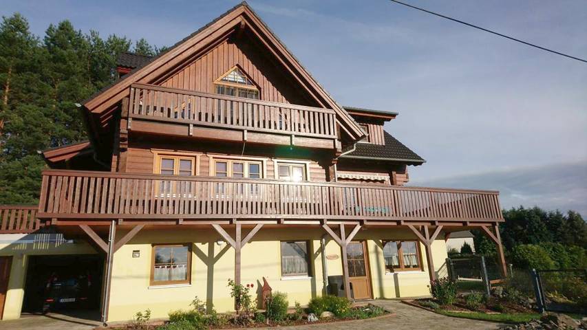 Ferienwohnung für 3 Personen, mit Terrasse und Garten sowie Pool und Ausblick in Halsbrücke