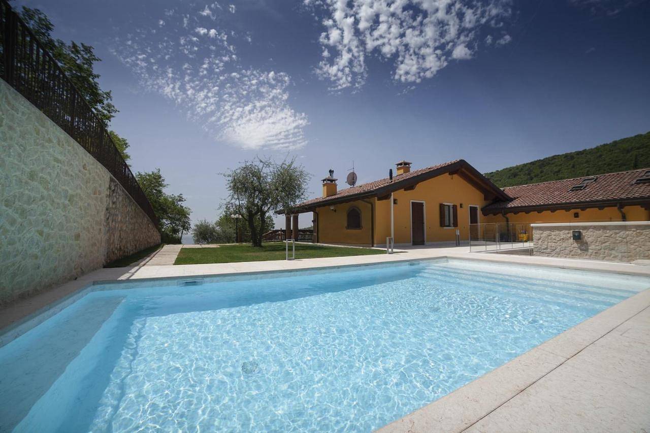 Deluxe Double Room (2 Adults + 1 Child) in Fumane, Verona Provinz