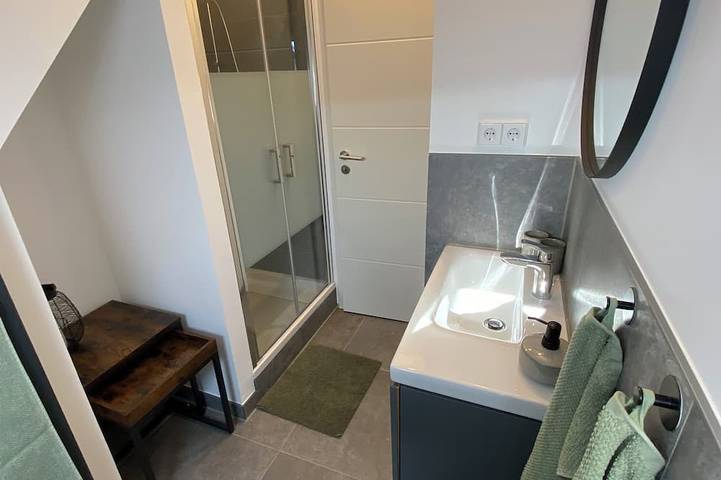 Ganze Wohnung, Moderne und zentrale FeWo für bis zu 3 Personen im Herzen von Coswig in Coswig, Meißen Region