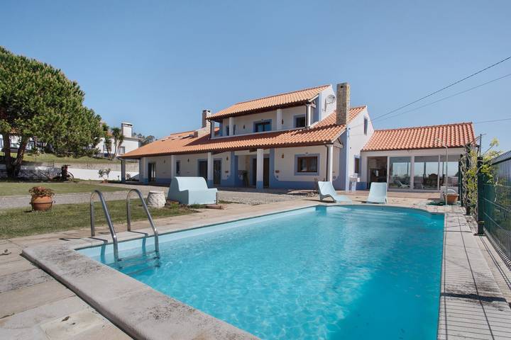 Villa para 8 pessoas, com Varanda e Jardim em Famalicão