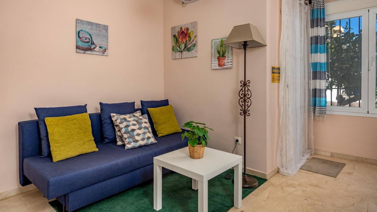 Apartamento entero, Apartamento de vacaciones para 3 personas con jardín in Fuengirola, Costa del Sol