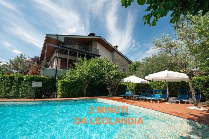 Casa vacanza per 5 persone, con Balcone e Terrazza nonché Idromassaggio e Giardino a Capriate San Gervasio