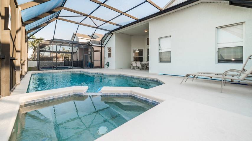 Glamping for 10 people, with children pool and pool as well as yard in Florida