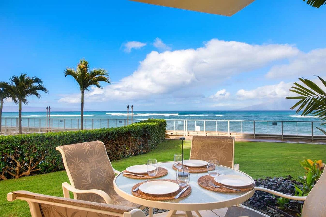 Entire apartment, Spacious Oceanfront Hideaway   Ground-Level Paradise in Kahana, Napili-Honokowai