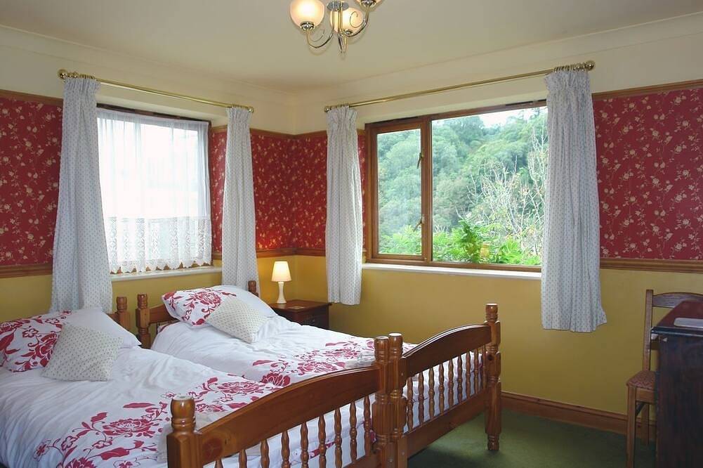 Galanda Treetops, pet friendly, with a garden in Newton Ferrers in Newton and Noss, South Devon